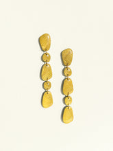 Load image into Gallery viewer, Pebble Drops | gold palm leaf
