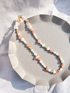 COMO | Freshwater pearl necklace with rose quartz