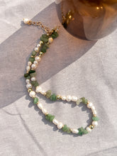 Load image into Gallery viewer, COMO | Freshwater pearl necklace with green aventurine
